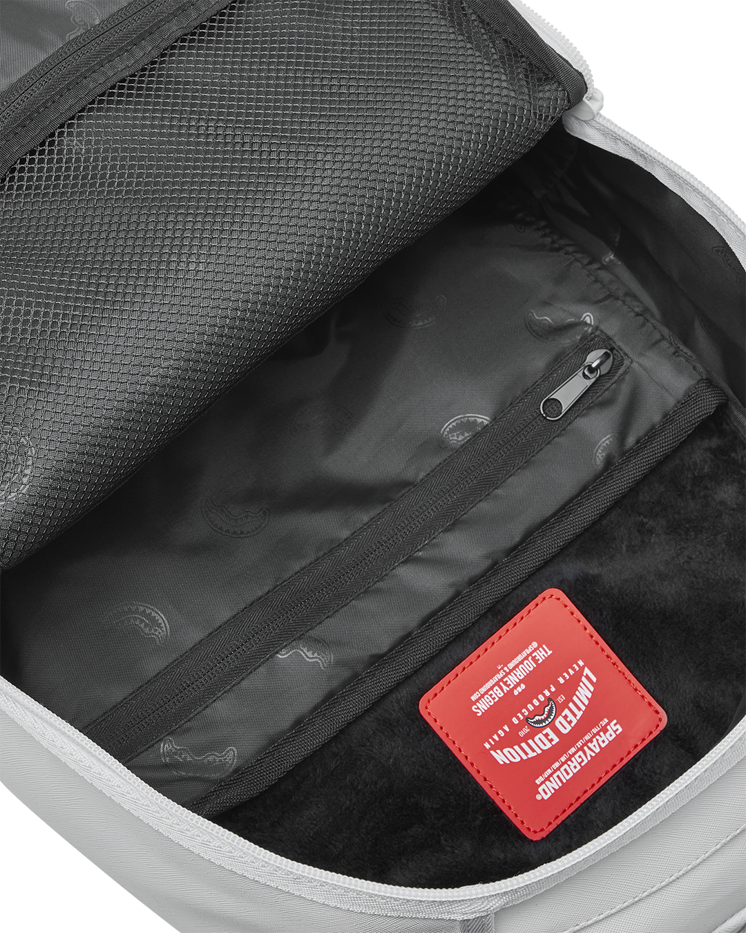 SHARK CENTRAL BACKPACK WHT/WHT (DLXV) - Image 11