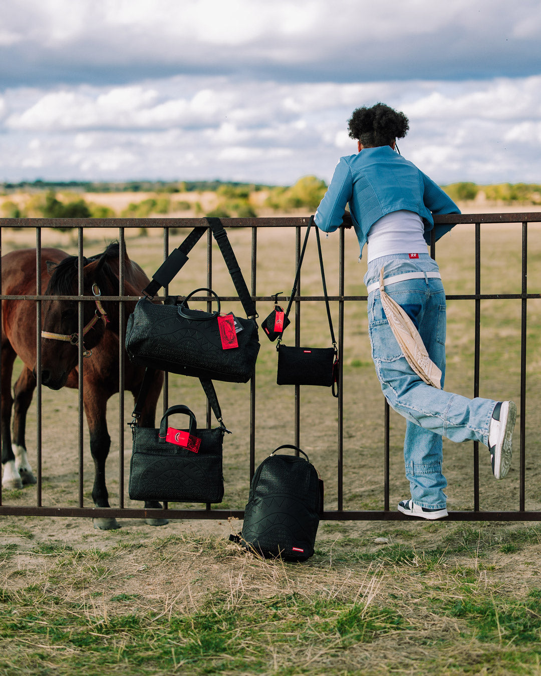 HYPERDIMENSIONAL TRAVEL BAG - Image 6